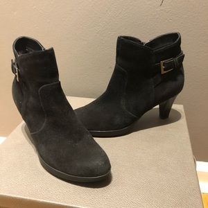 Blondo black suede heeled bootie